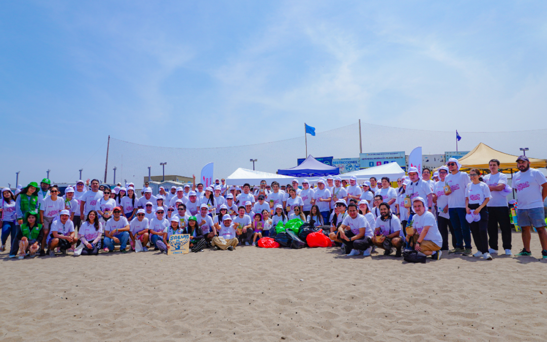 Compartamos Banco retira más de 640 kg de residuos en jornada de limpieza de Playa Venecia
